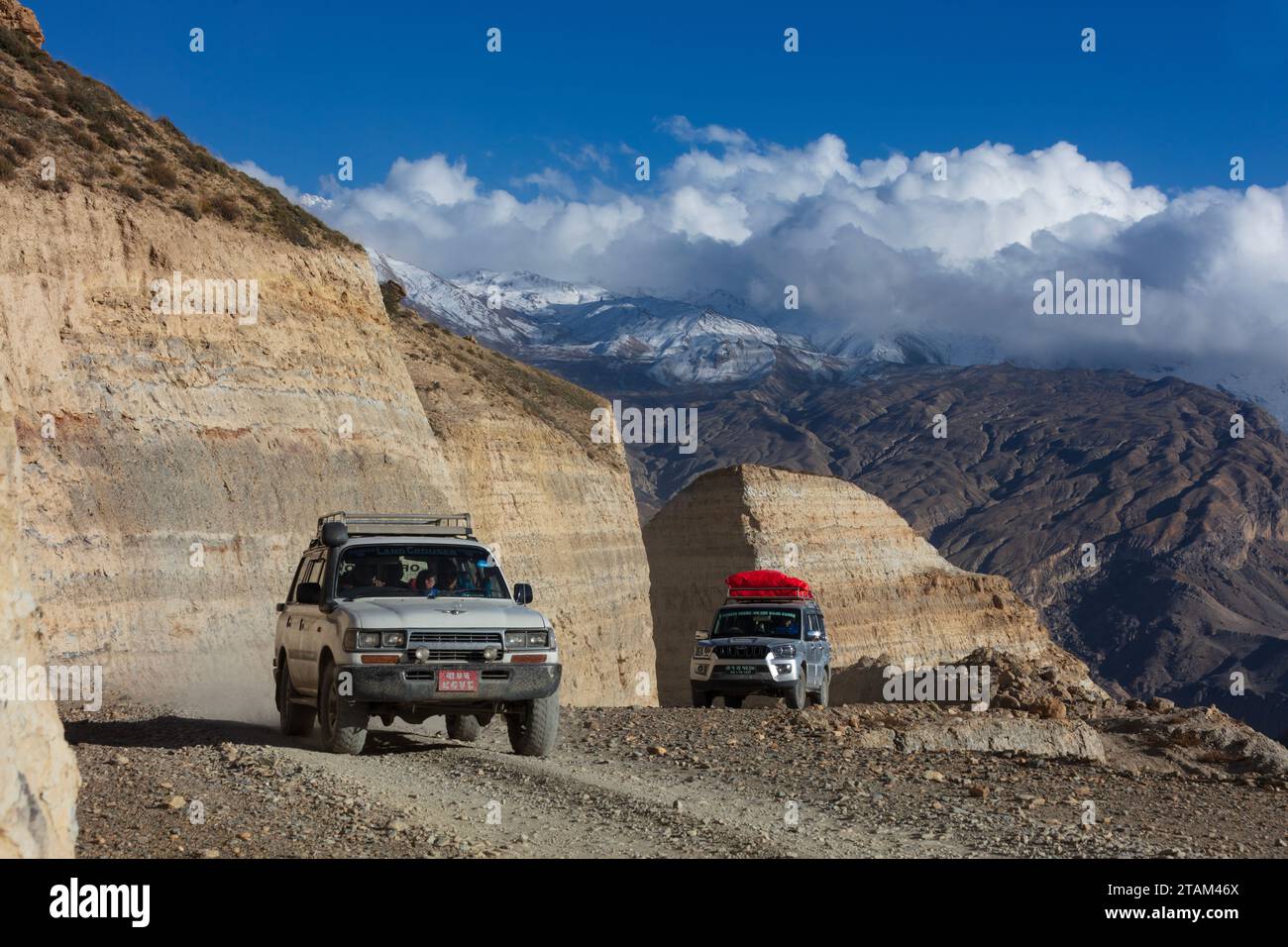 Il SUV Inian Made Scorpio è ideale per le strade sterrate della parte superiore di Mustang, Nepal Foto Stock