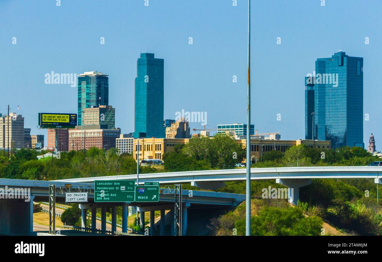 Vista dello skyline di Fort Worth dalla US 287. Foto Stock