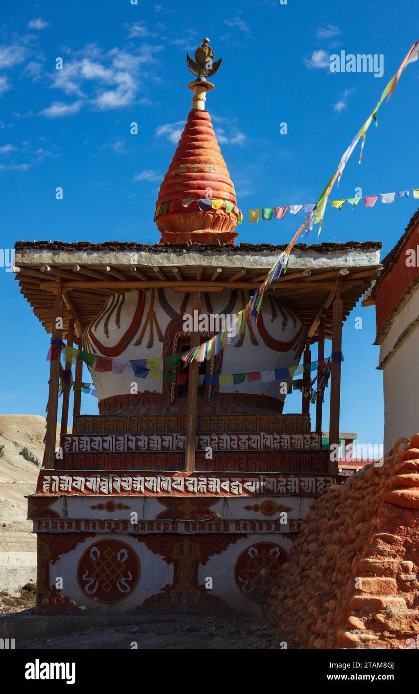 Un antico chorten a lo Manthang, la capitale del distretto di Mustang, Nepal Foto Stock
