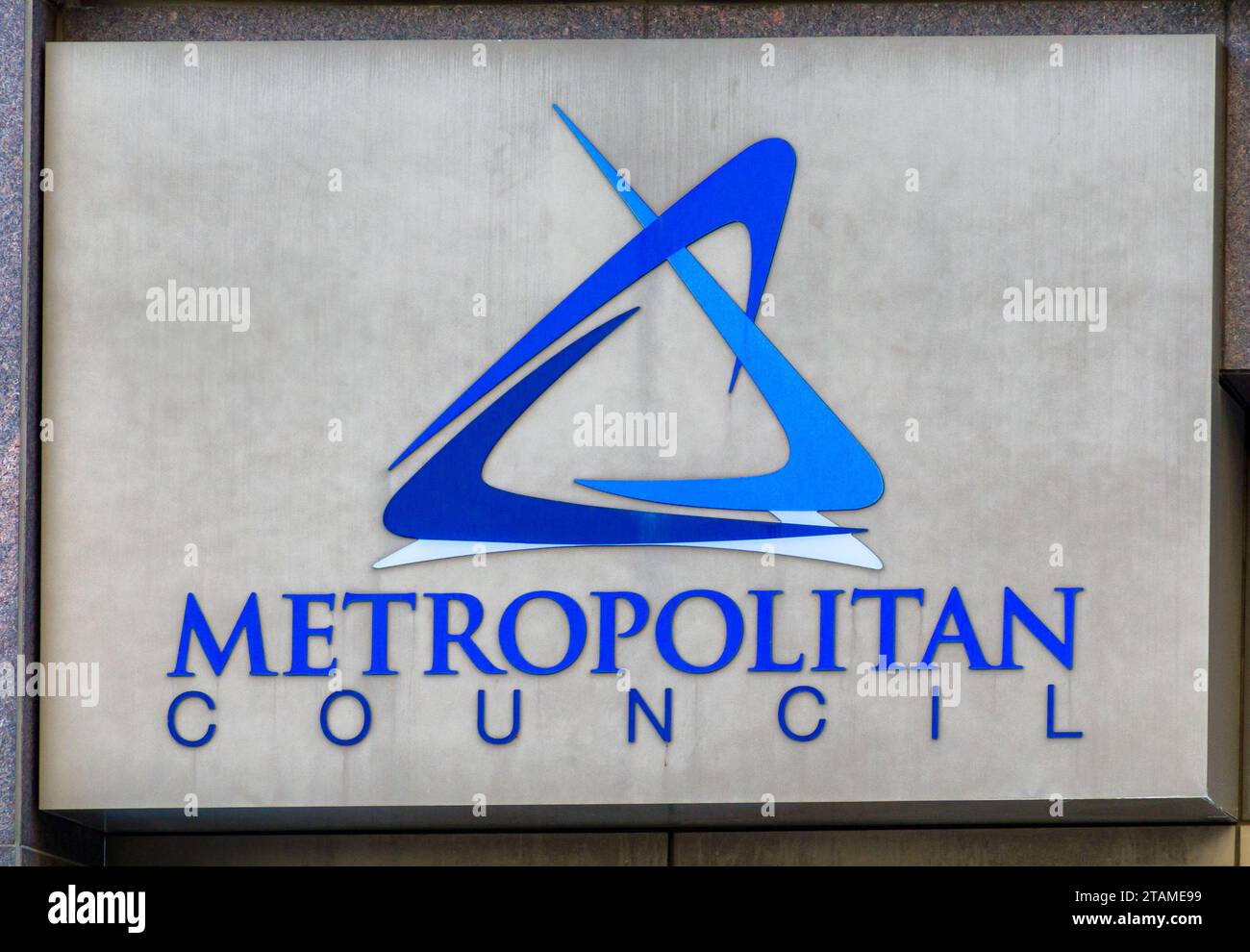 ST. PAUL, Minnesota, USA - 19 NOVEMBRE 2023: Esterno del Metropolitan Council e logo del marchio. Foto Stock
