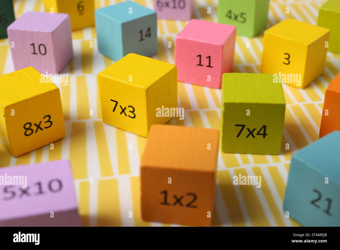 Sieboldt Cubi Colorati Matematici 141 Pezzi - Re-Wood Ecologico Per Scuola E Gioco