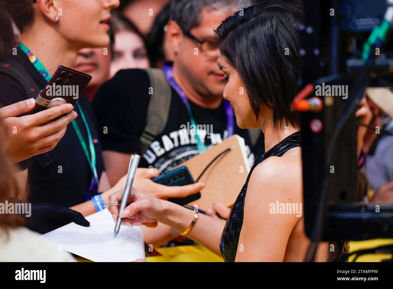 San Paolo, San Paolo, Brasile. 1 dicembre 2023. San Paolo (SP), 12/01/2023 - CCXP23/FESTIVAL/SP/VARIETADES - questo mega cast di NETFLIX - REBEL MOON - Zack Snyder, Deborah Snyder, Sofia Boutella, Djimon Hounsou, ed Skerein, Michiel Huisman, Ray Fisher, Charlie Hunnam, Staz Nair ed E. Duffy partecipano a un evento sul palco omelete il secondo giorno della decima edizione di Comic con Experience (CCXP23), il più grande festival di cultura pop del mondo, tenutosi al Sao Paulo Expo, sulla Rodovia dos Imigrantes, zona sud nella capitale di San Paolo, questo venerdì 1 dicembre 2023. L'evento, che porta Foto Stock