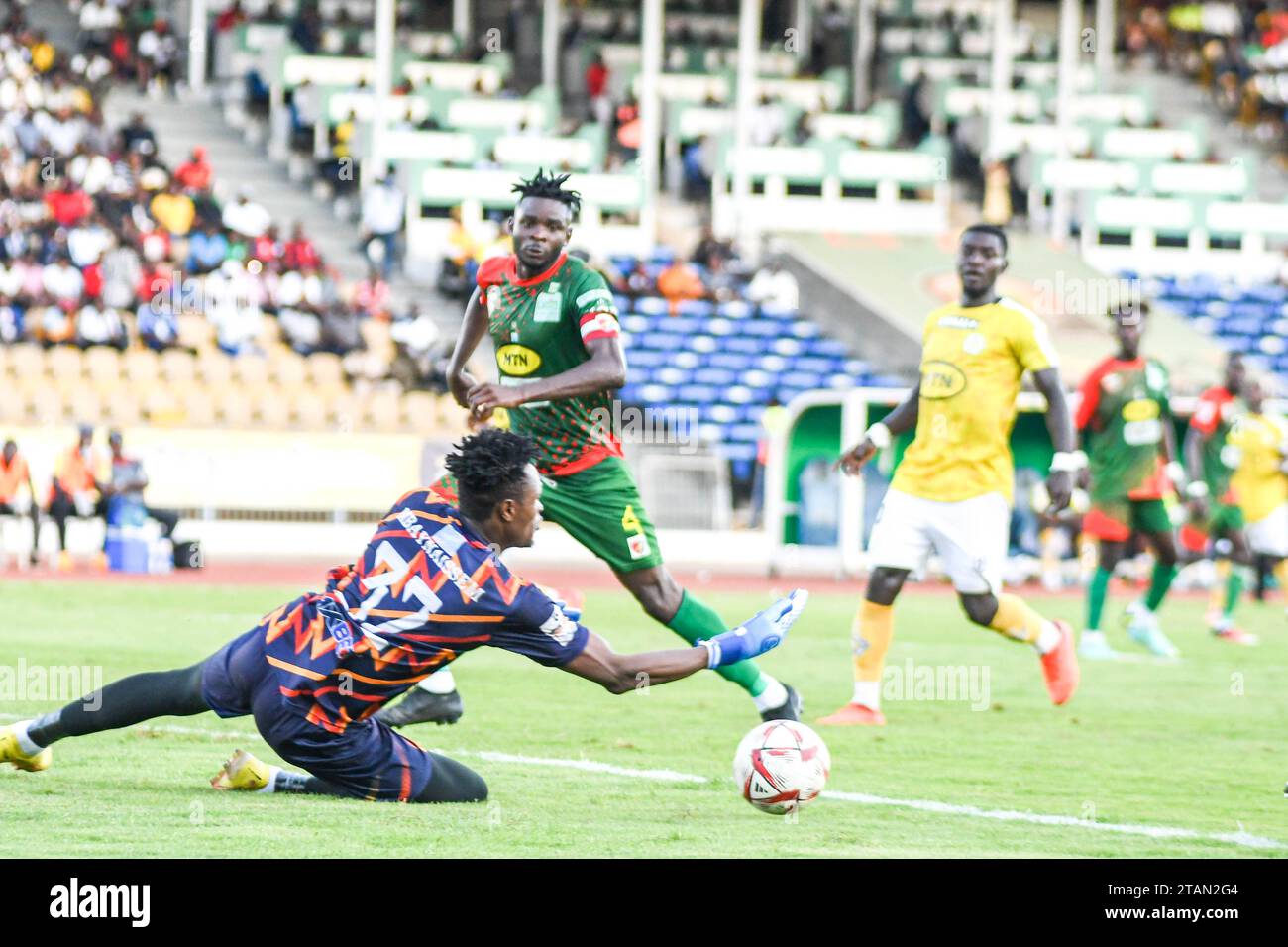 YAOUNDE, CAMERUN - 5 NOVEMBRE: JOURDAIN MBAYNAaviera SSEM di Canon Sportif durante il MTN Camerun Elite One match tra Canon Sportif e Dynamo FC A. Foto Stock