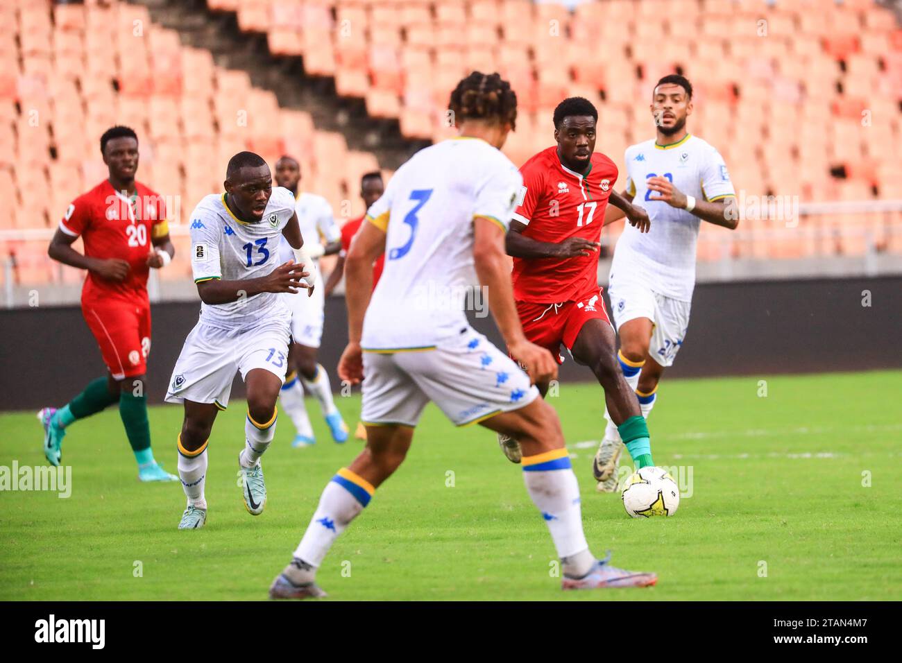 DAR es SALAAM, TANZANIA - - 19 NOVEMBRE: Omar Mussa del Burundi durante la partita di qualificazione ai Mondiali 2026 tra Burundi e Gabon a Benjami Foto Stock