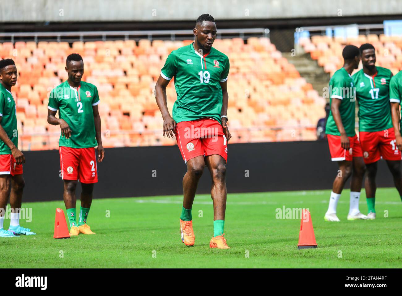 DAR es SALAAM, TANZANIA - - 19 NOVEMBRE: Frederic Nsabiyumva del Burundi durante la partita di qualificazione della Coppa del mondo FIFA 2026 tra Burundi e Gabon Foto Stock