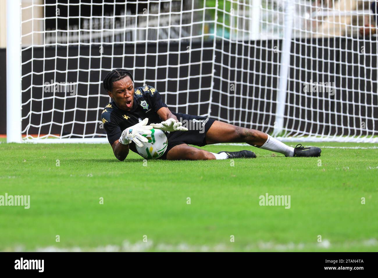 DAR es SALAAM, TANZANIA - - 19 NOVEMBRE: Anse Ngoubi Demba del Gabon durante la partita di qualificazione della Coppa del mondo FIFA 2026 tra Burundi e Gabon a Be Foto Stock