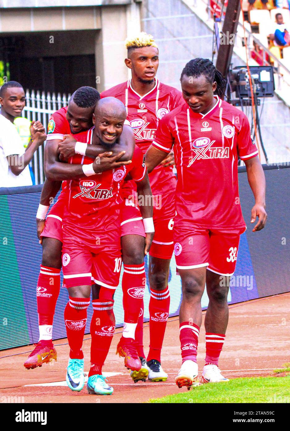 DAR es SALAAM, TANZANIA - NOVEMBRE 25: Simba festeggia durante il Total Energies Caf Champions League tra Simba SC e ASEC Mimosas a National Foto Stock