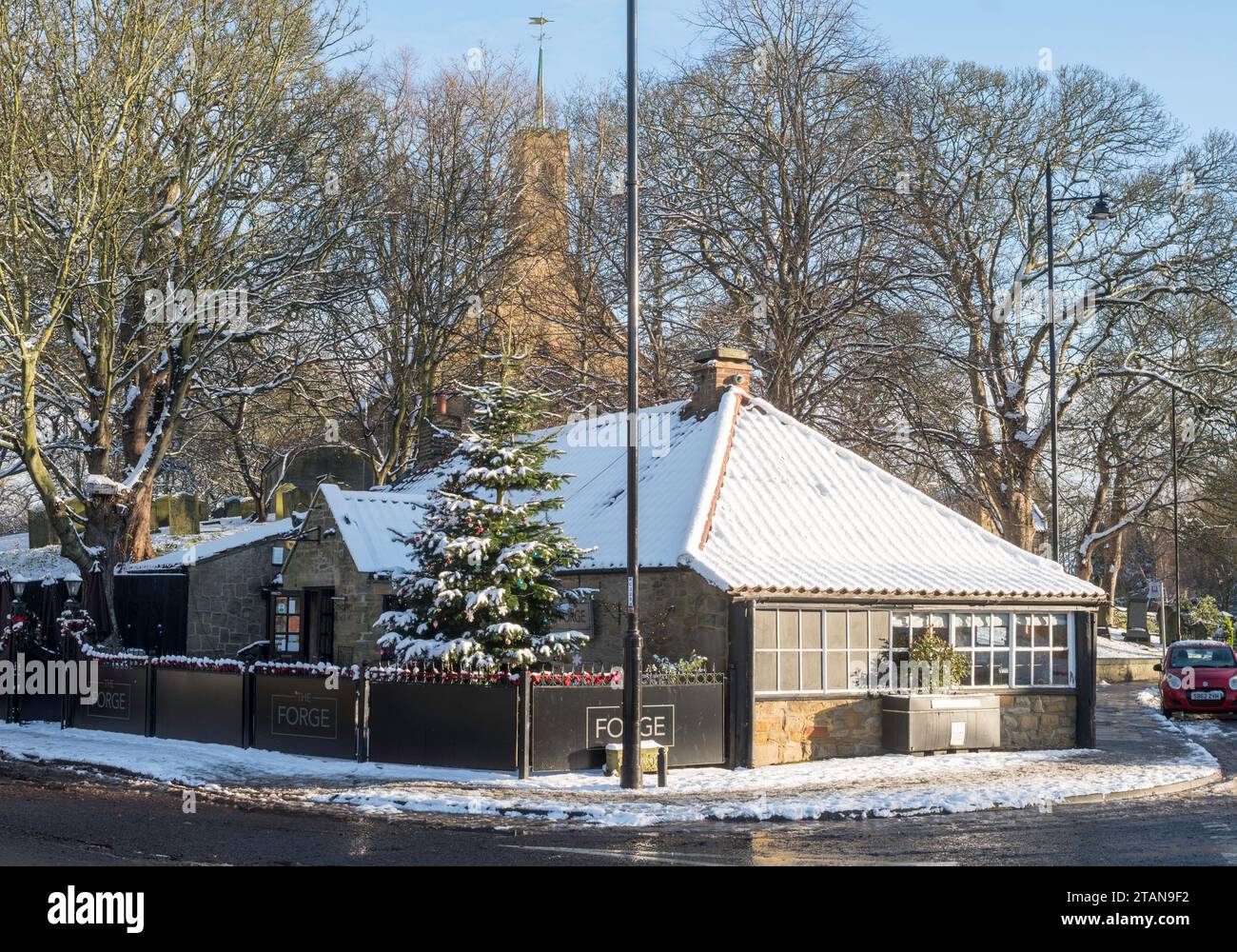 Vista invernale del ristorante Forge, precedentemente Smithy, Washington Village, Tyne and Wear, Inghilterra, REGNO UNITO Foto Stock
