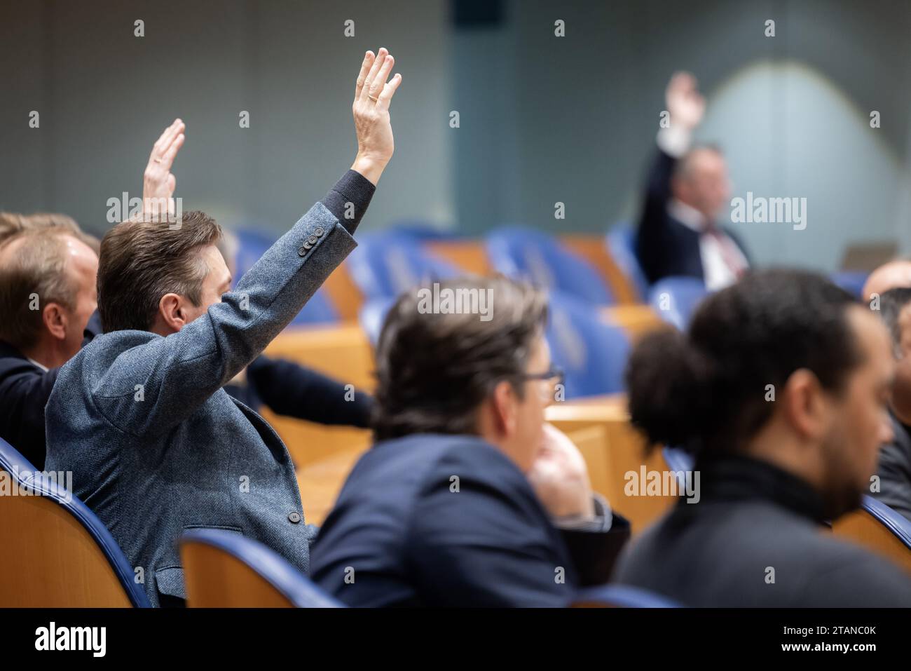 L'AIA - la camera dei rappresentanti si riunisce per decidere un eventuale riconteggio dei voti espressi durante le elezioni della camera dei rappresentanti. La ragione di questo è inspiegabile differenza di conteggio in quattro seggi elettorali a Tilburg. Potrebbe essere eccitante, soprattutto per D66 e SP. Il D66 perse un seggio residuo a favore dei socialisti a causa di una differenza di 160 voti. ANP LAURENS VAN PUTTEN netherlands Out - belgium Out Credit: ANP/Alamy Live News Foto Stock