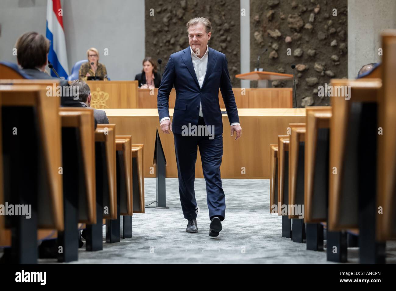 L'AIA - Pieter Omtzigt (NSC) nella camera dei rappresentanti durante la votazione sul riconteggio dei voti espressi durante le elezioni della camera dei rappresentanti. La ragione è che le differenze di conteggio sono inspiegabili in quattro seggi elettorali a Tilburg. Potrebbe essere eccitante, soprattutto per D66 e SP. Il D66 perse un seggio residuo a favore dei socialisti a causa di una differenza di 160 voti. ANP LAURENS VAN PUTTEN netherlands Out - belgium Out Credit: ANP/Alamy Live News Foto Stock