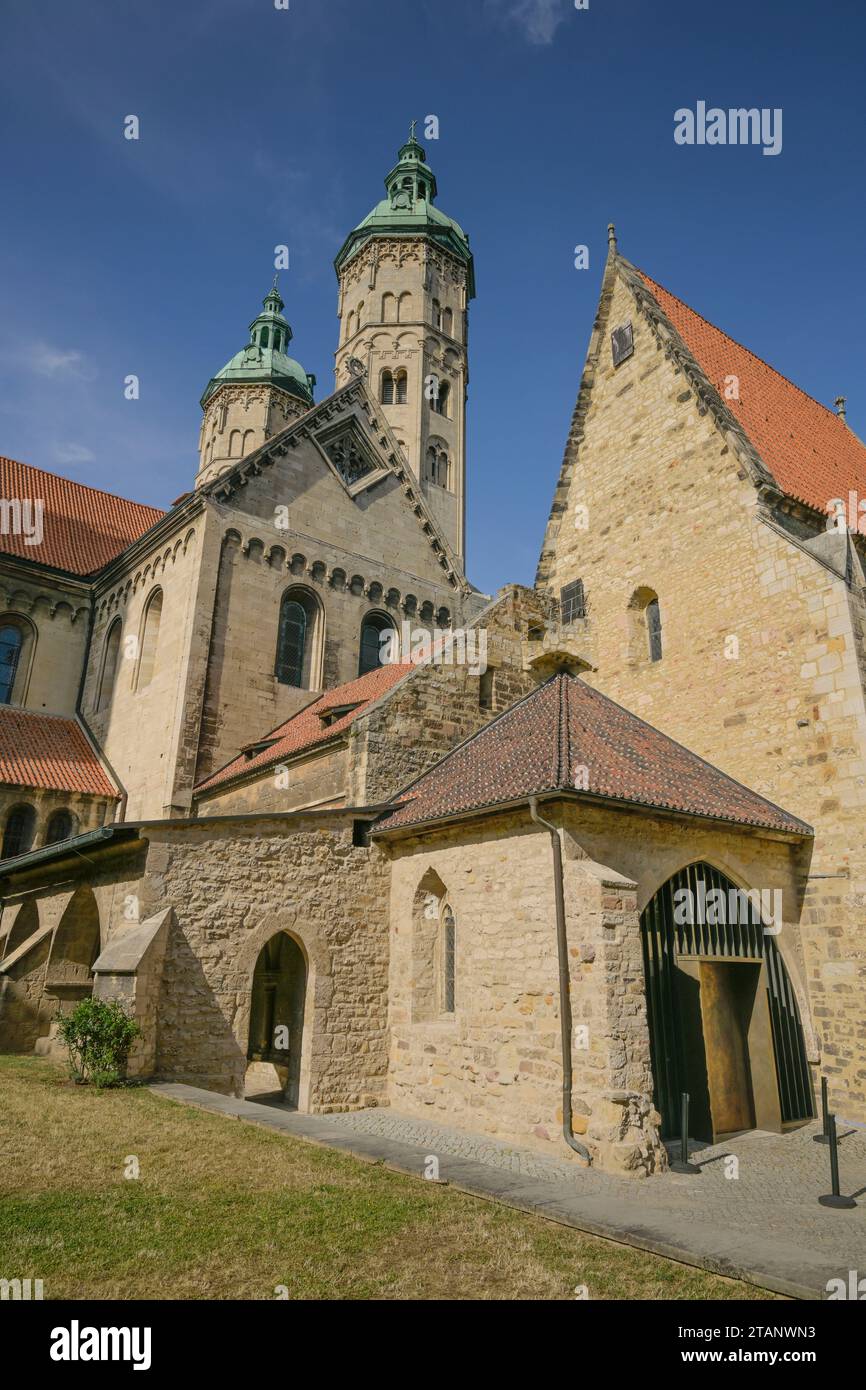 Dom St Peter und Paul, Ansicht vom Innenhof, Domplatz, Naumburg, Sachsen-Anhalt, Deutschland Foto Stock