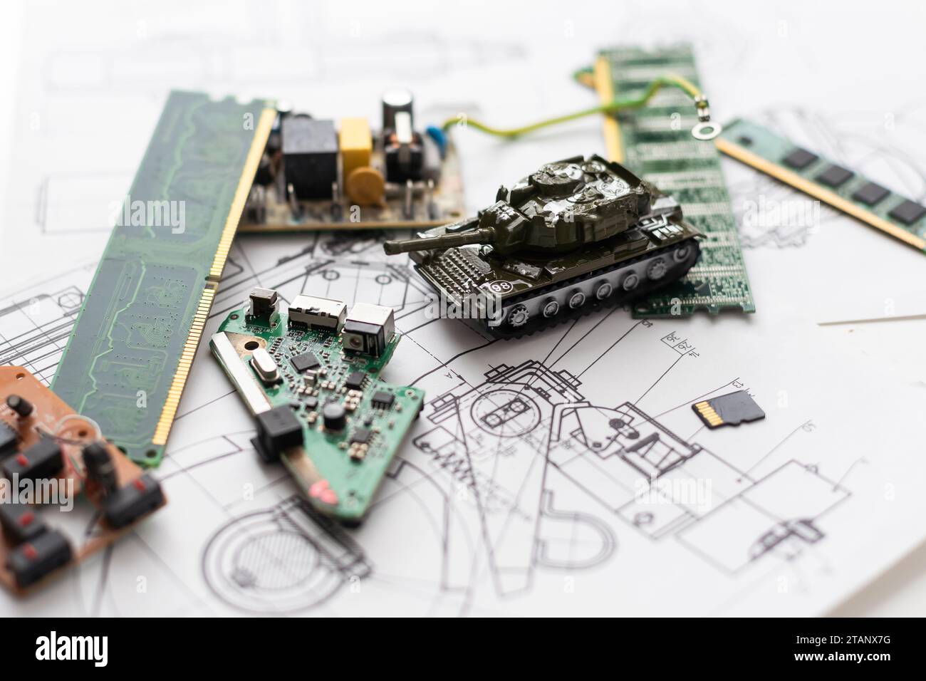 serbatoio militare e microcircuiti. mimetizzazione verde Foto Stock