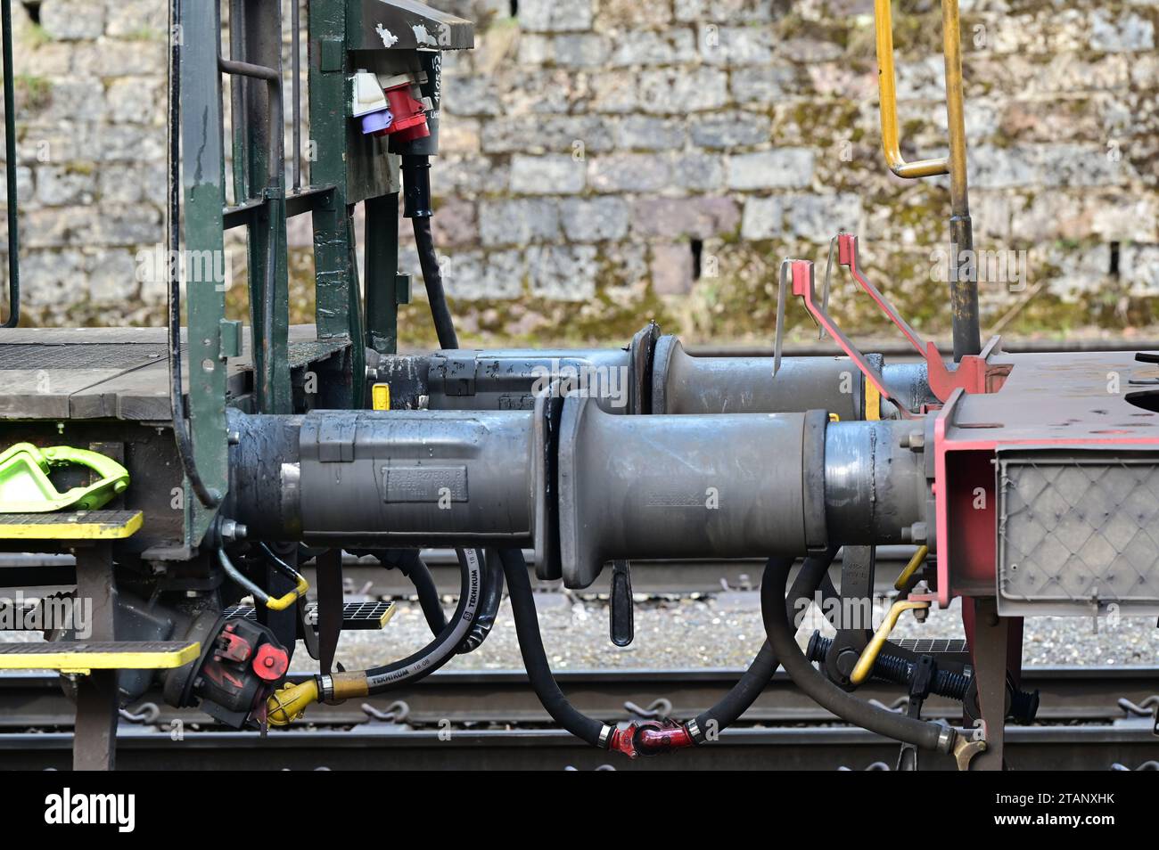 Zug der CargoServ zum Transport von Eisenerz zur voestalpine a Linz im Bahnhof von Eisenerz Foto Stock