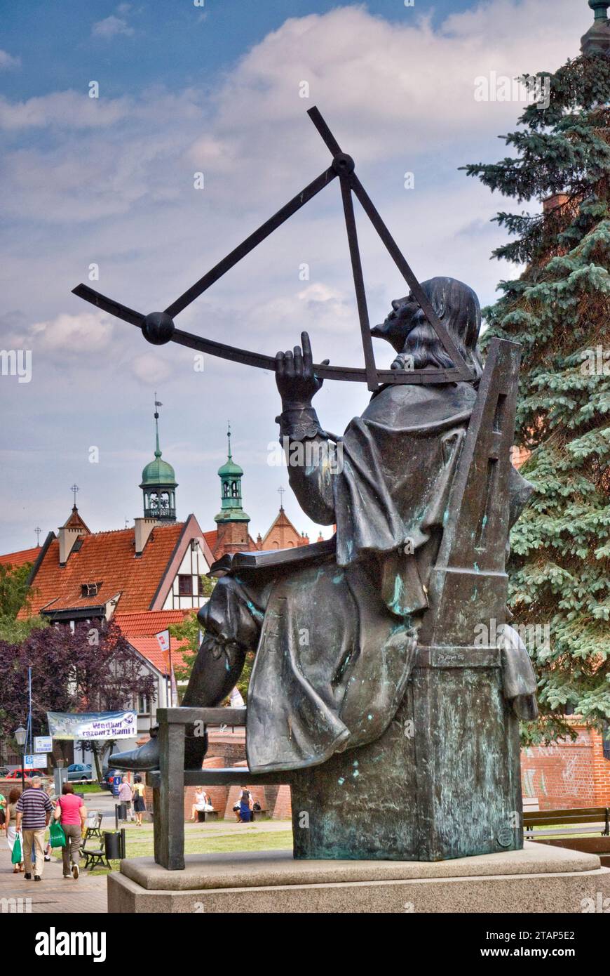 Johannes Hevelius, tenendo astrolabio, statua svelata nel 2006 da Jan Szczypka, in Gdansk, Pomerania, Polonia Foto Stock