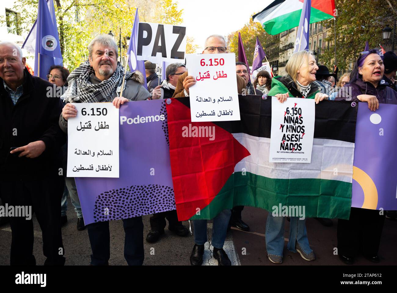 Proteste durante una manifestazione a sostegno dei palestinesi a Madrid il 2 dicembre 2023, dopo che il gruppo militante palestinese Hamas ha lanciato un attacco a Isra Foto Stock