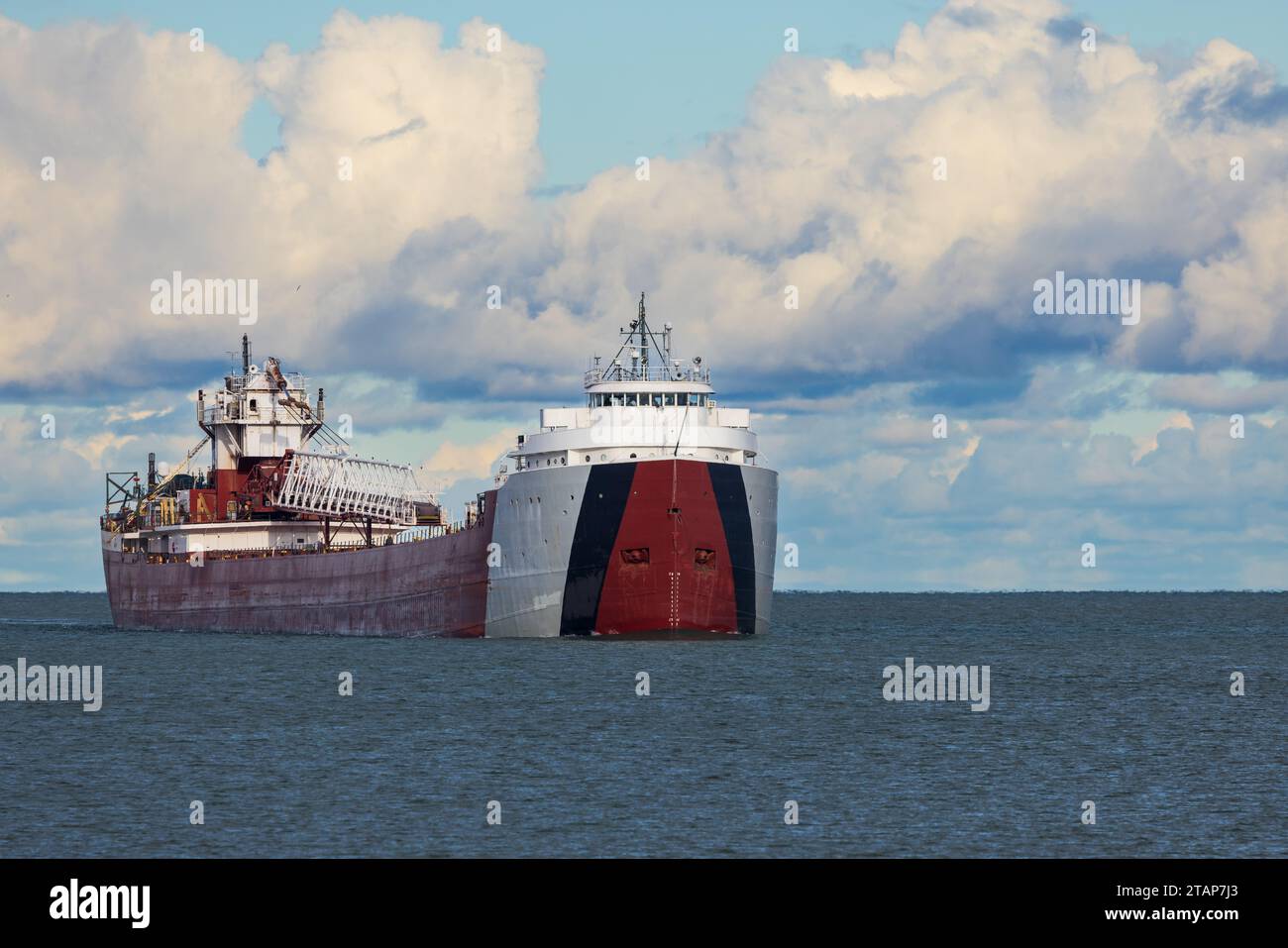 Una nave che viaggia sul lago Superior. Foto Stock