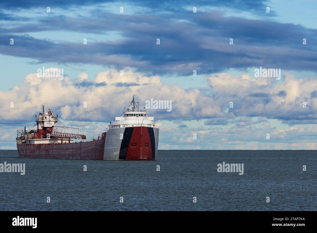 Una nave che viaggia sul lago Superior. Foto Stock