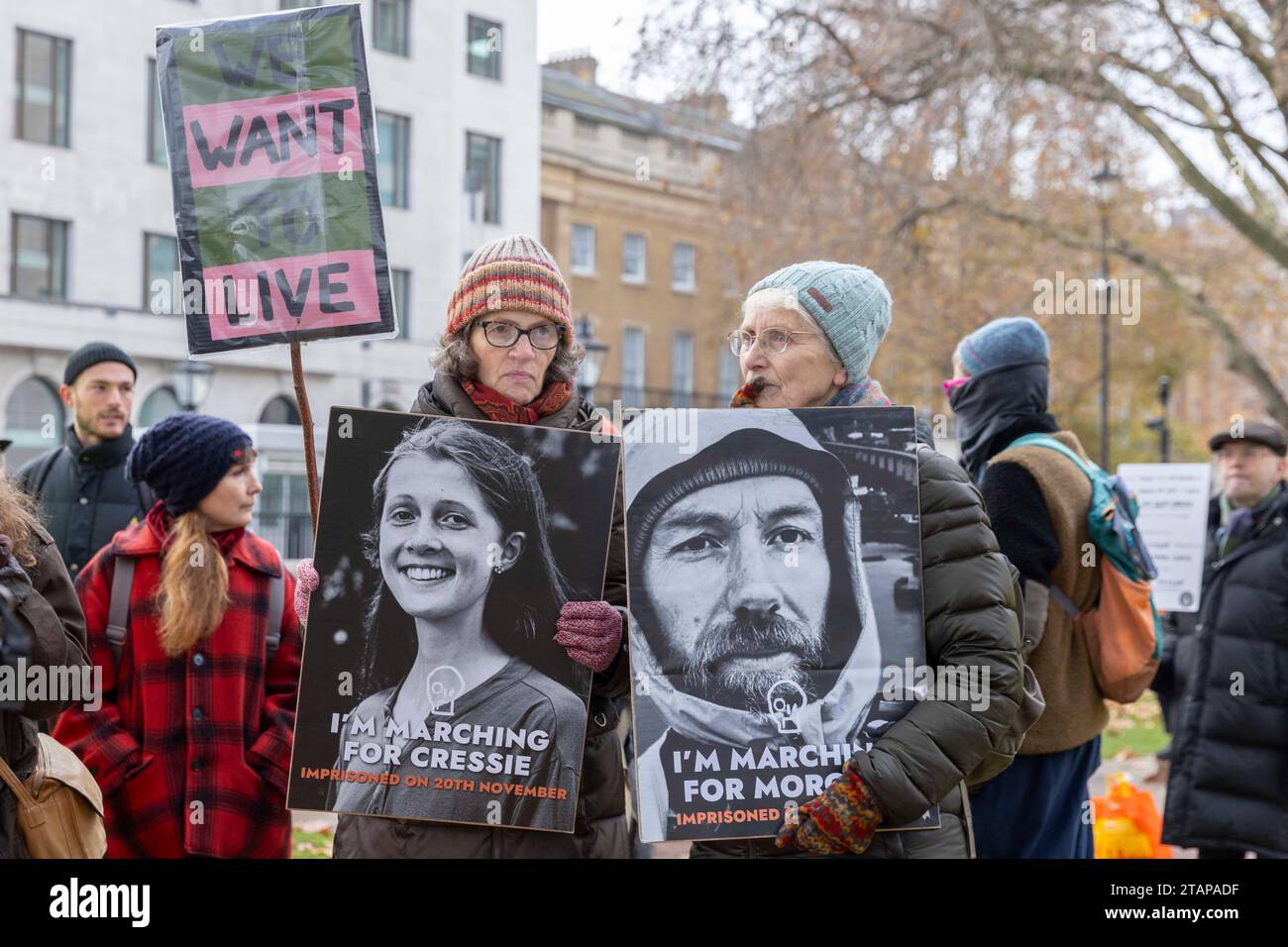 Londra, Regno Unito. 2 dicembre 2023. Basta fermare i manifestanti del petrolio che marciano da New Scotland Yard alla Corte Suprema. Almeno due attivisti del clima sono stati arrestati. Foto Stock