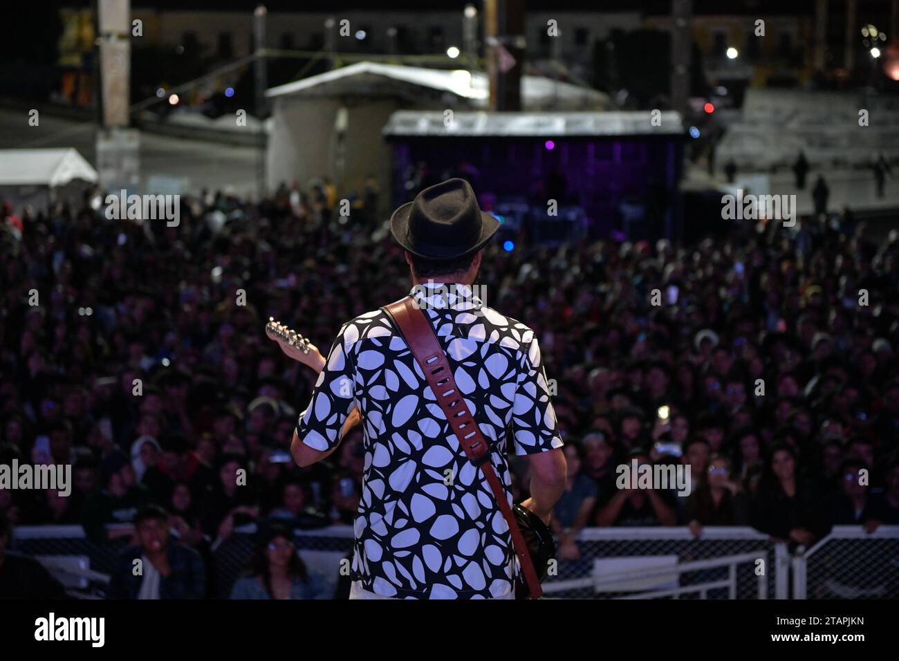 Pasto, Colombia. 27 novembre 2023. La band colombiana Superlitio si esibisce durante il secondo giorno del Galeras Rock Fest a pasto, Narino, Colombia, il 26 novembre 2023. Foto di: Camilo Erasso/Long Visual Press Credit: Long Visual Press/Alamy Live News Foto Stock