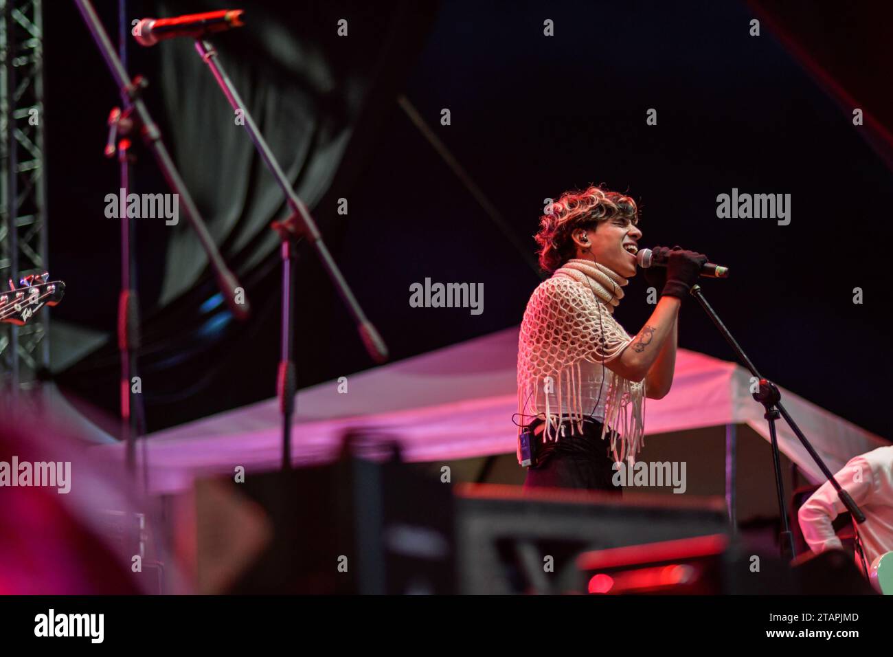 Pasto, Colombia. 26 novembre 2023. La band Entreco si esibisce al Galeras Rock Music festival il suo secondo giorno, a pasto Narino il 26 novembre 2023. Foto di: Camilo Erasso/Long Visual Press Credit: Long Visual Press/Alamy Live News Foto Stock