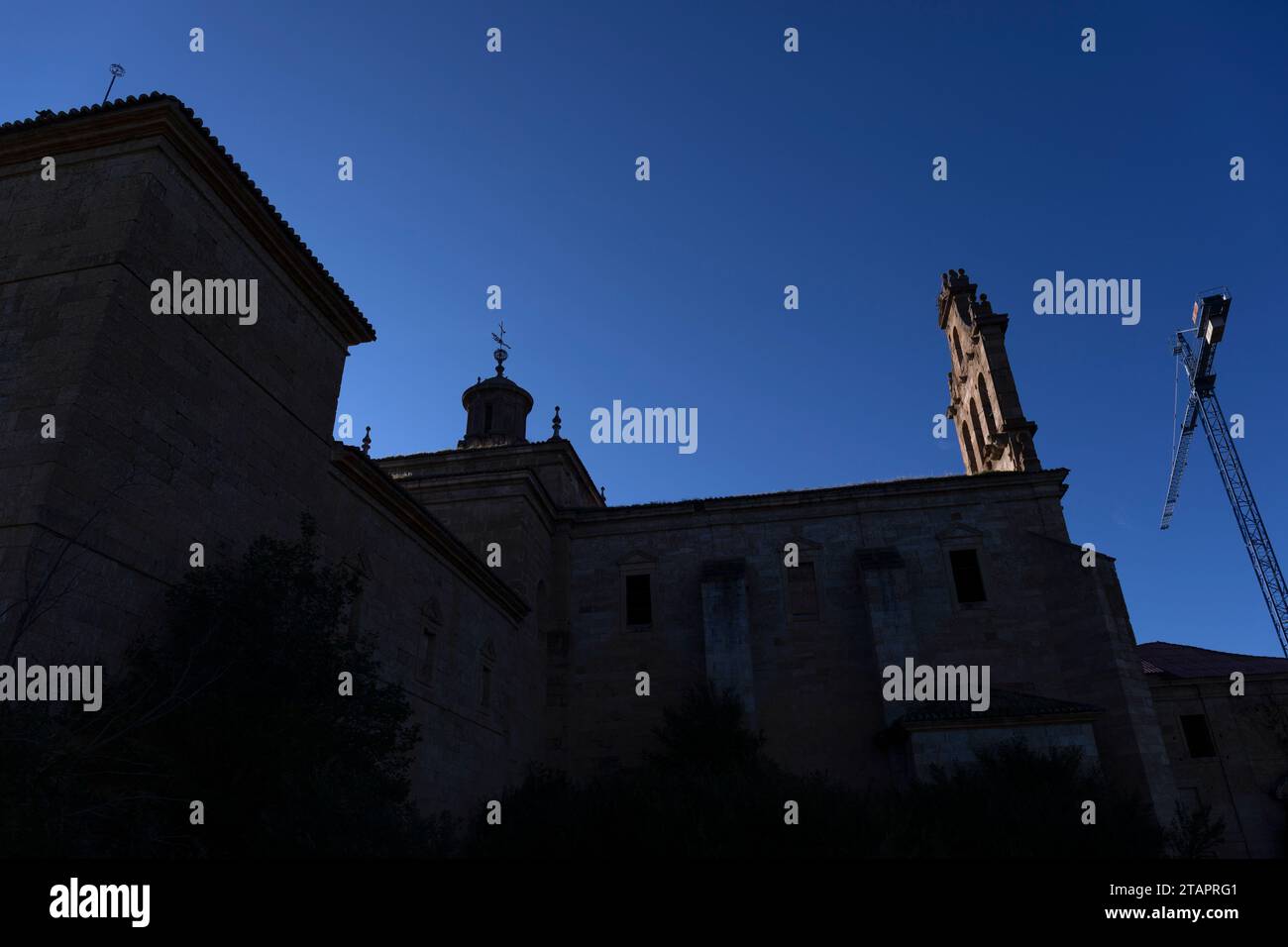 Europa, Spagna, Castiglia e León; Sanjuanejo, il Monasterio de Santa María de la Caridad all'alba Foto Stock