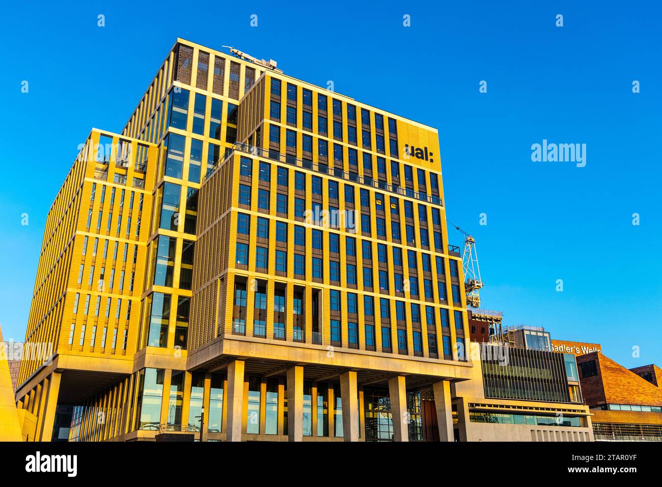 Esterno del nuovo edificio della University of the Arts London College of Fashion, Stratford, Londra, Inghilterra Foto Stock