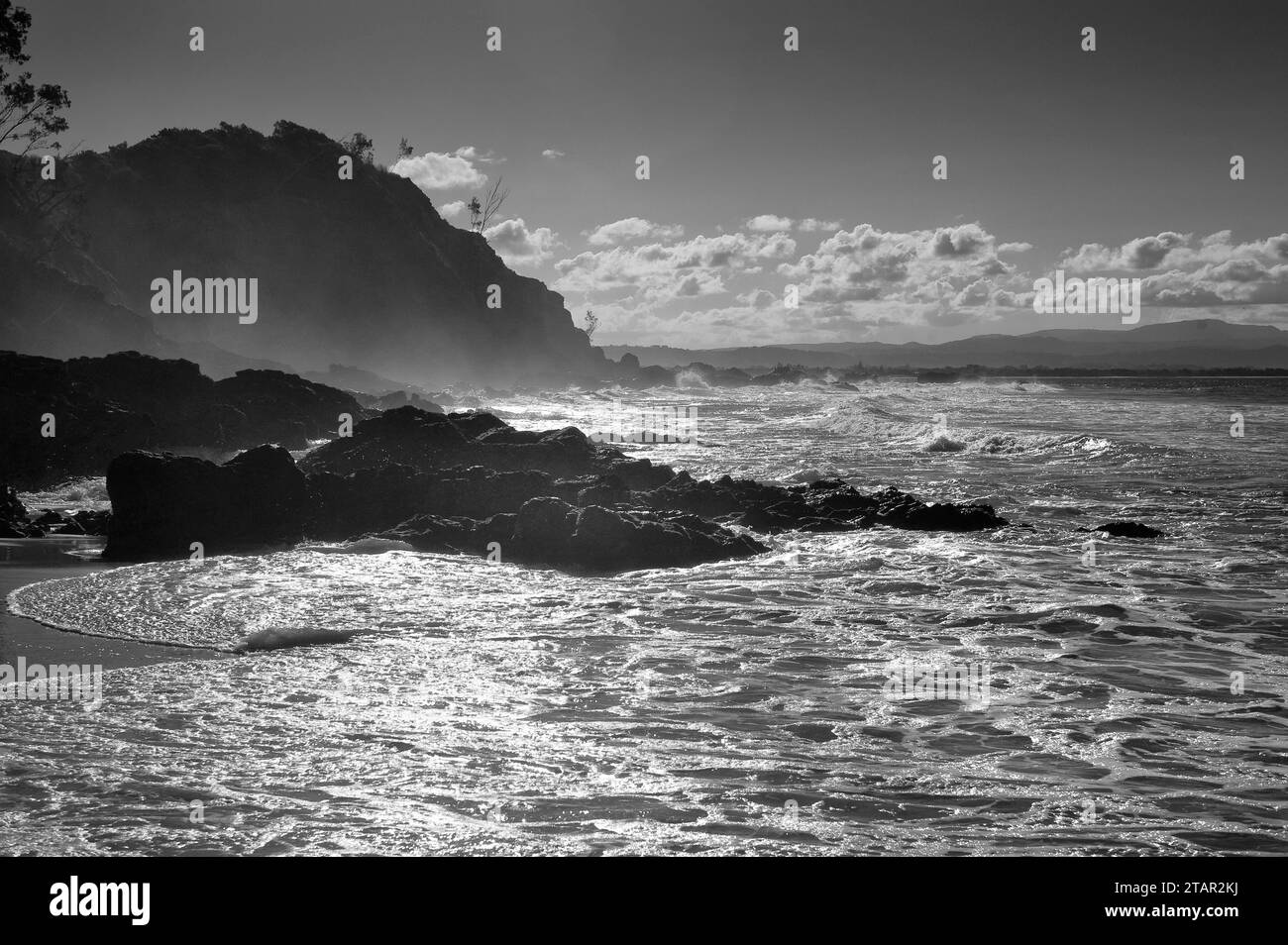 Costa, spiaggia, vacanze, viaggi, bianco e nero, Sun, Byron Bay, Queensland, Australia Foto Stock