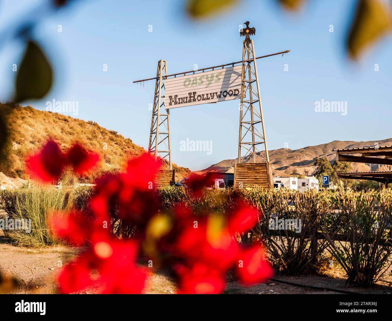 Almeria, Spagna, 30 dicembre 2022 grande vista dell'ingresso di Oasys (precedentemente noto come Mini Hollywood) è un parco a tema in stile occidentale spagnolo Foto Stock