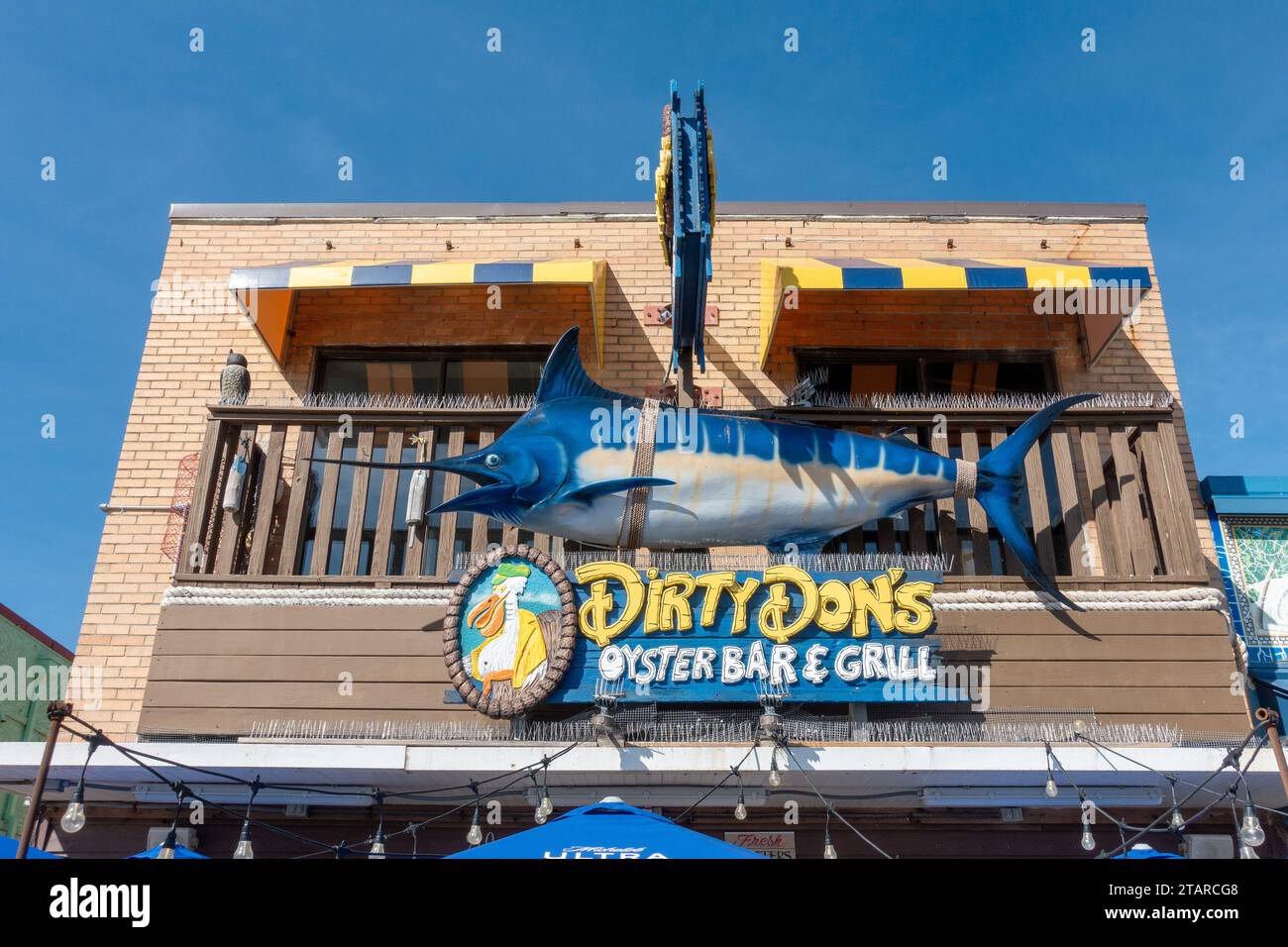 Dirty Don's Oyster Bar and Grill Restaurant, Myrtle Beach, South Carolina, Stati Uniti, facciata dell'edificio con logo Sailfish Foto Stock
