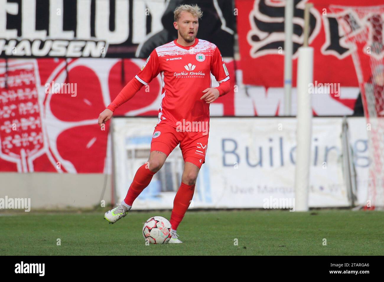 Oberhausen, Deutschland. 2 dicembre 2023. Oberhausen, Deutschland 02. Dezember 2023: Regionalliga West - 2023/2024 - RW Oberhausen vs. SC Wiedenbrück IM Bild: Tim Stappmann (RW Oberhausen) credito: dpa/Alamy Live News Foto Stock