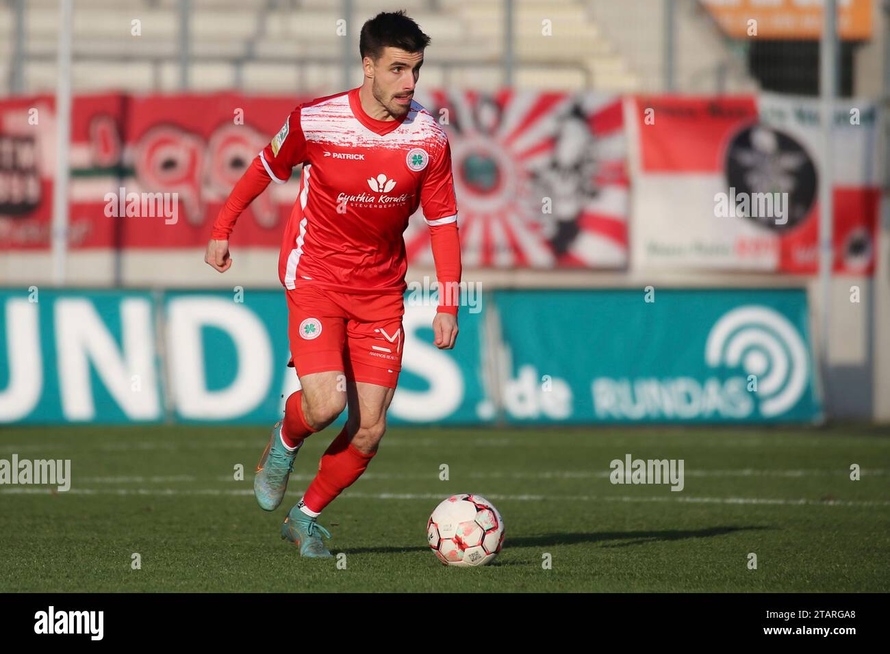 Oberhausen, Deutschland. 2 dicembre 2023. Oberhausen, Deutschland 02. Dezember 2023: Regionalliga West - 2023/2024 - RW Oberhausen vs. SC Wiedenbrück IM Bild: Moritz Montag (RW Oberhausen) credito: dpa/Alamy Live News Foto Stock