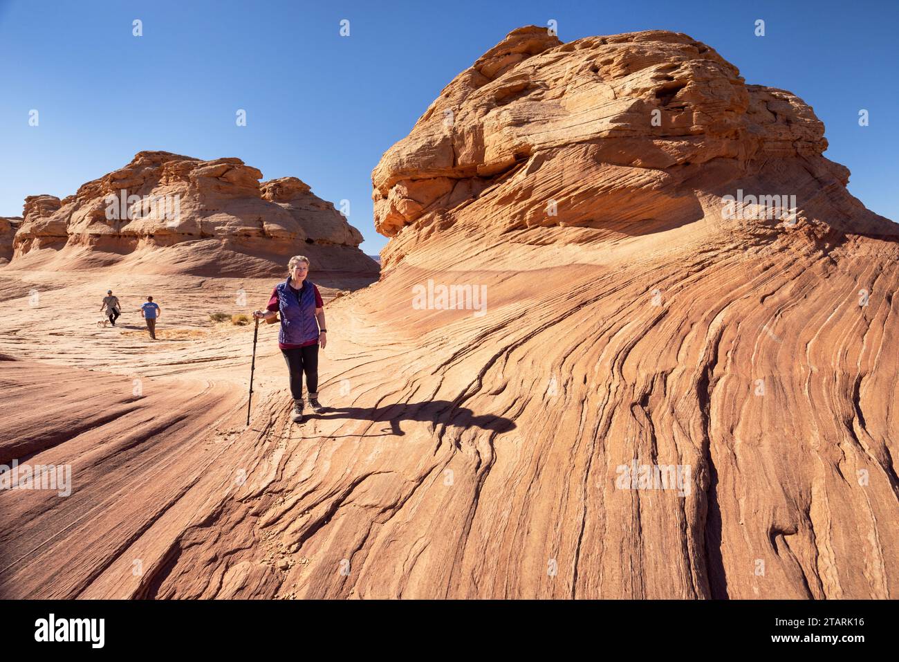 Escursioni nelle formazioni rocciose di arenaria New Wave, Page, Arizona. Foto Stock