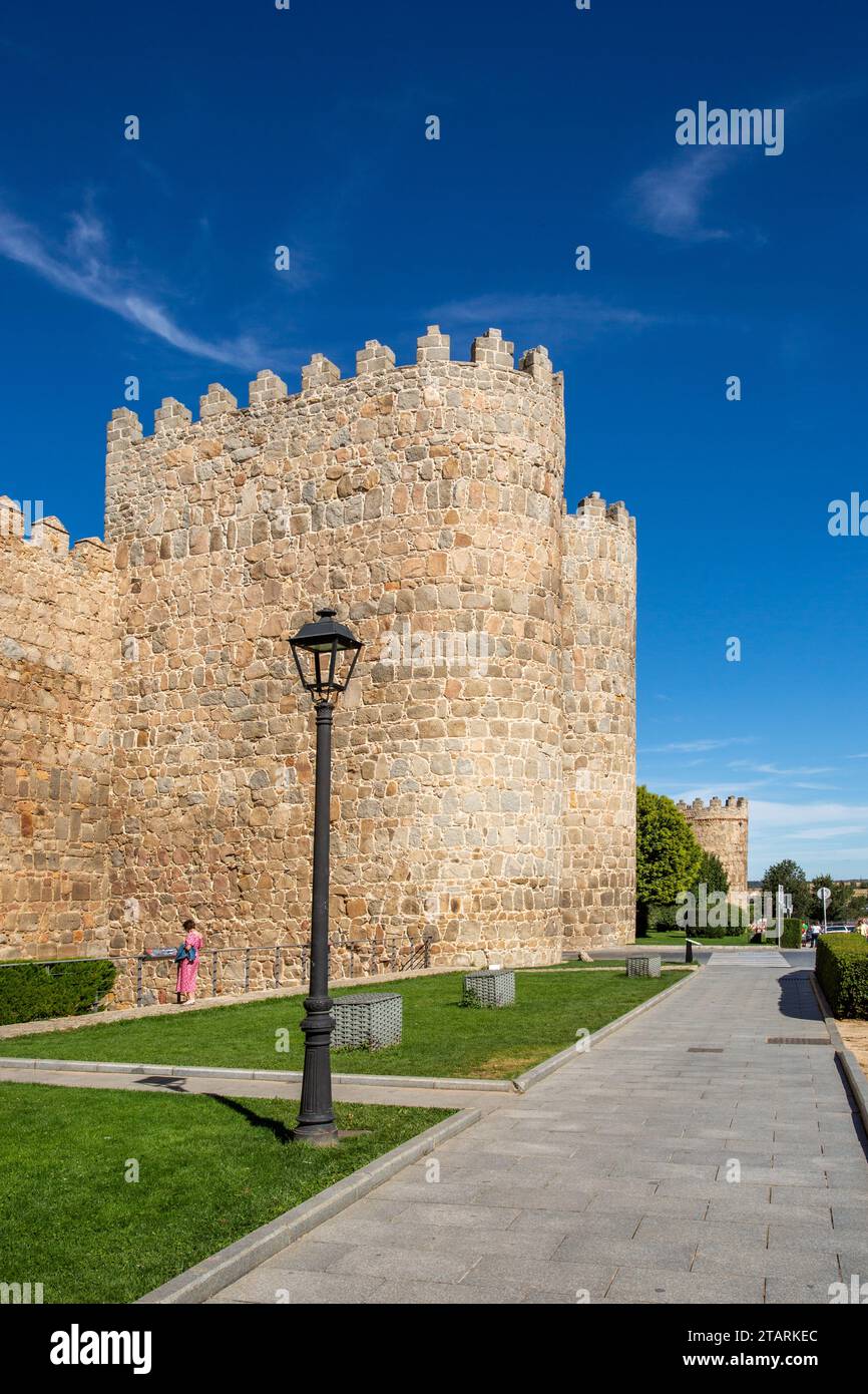 Vista della città fortificata fortificata spagnola di Avila in Spagna Foto Stock