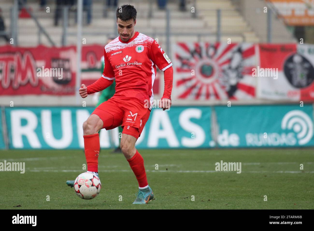 Oberhausen, Deutschland. 2 dicembre 2023. Oberhausen, Deutschland 02. Dezember 2023: Regionalliga West - 2023/2024 - RW Oberhausen vs. SC Wiedenbrück IM Bild: Moritz Montag (RW Oberhausen) credito: dpa/Alamy Live News Foto Stock