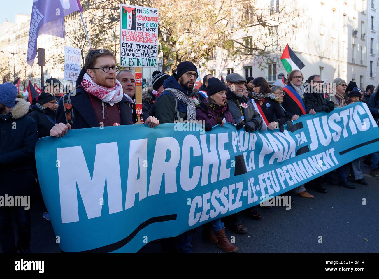 Jean Luc Mélenchon marche pour la paix ,la Justice et un cessez le feu permanent en Palestine, entre la Place de la république et celle de la bastille Foto Stock