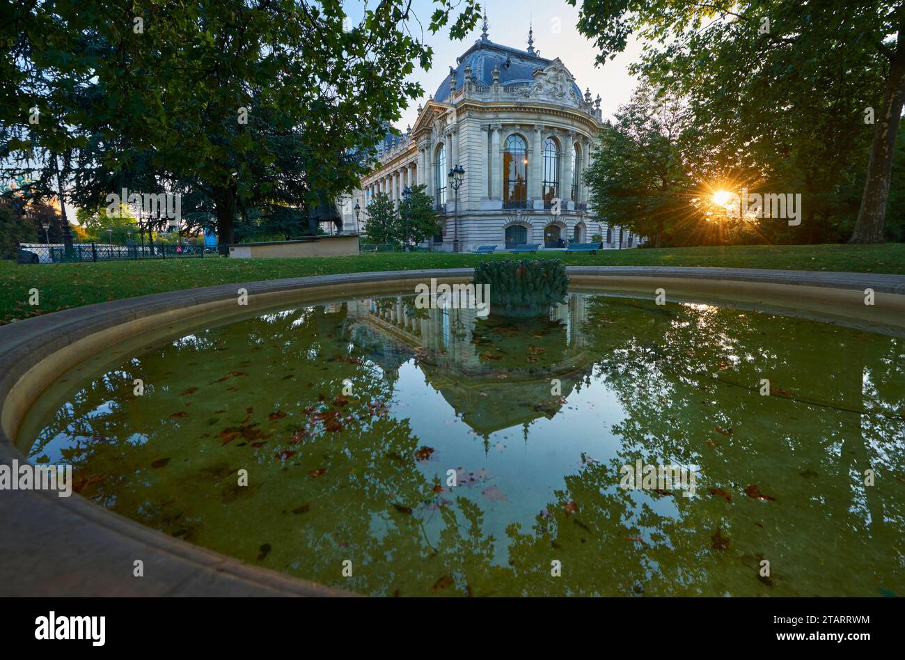 Vista sul Petit Palace la mattina presto, Parigi Foto Stock