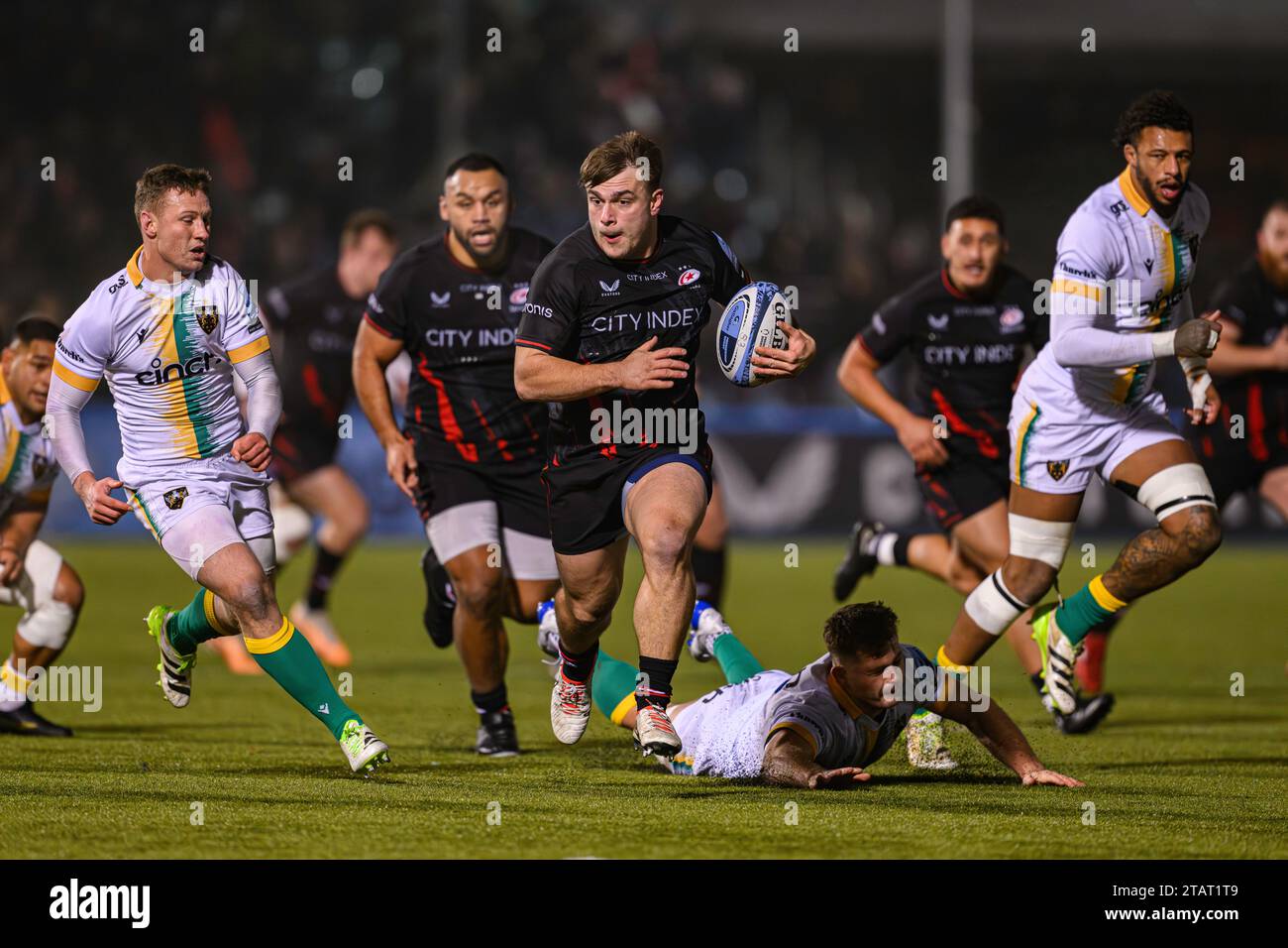 LONDRA, REGNO UNITO. 02 dicembre 2023. Theo Dan dei Saracens (centro) in azione durante Saracens vs Northampton Saint - Gallagher Premiership Rugby R8 allo Stonex Stadium sabato 2 dicembre 2023. LONDRA INGHILTERRA. Crediti: Taka G Wu/Alamy Live News Foto Stock