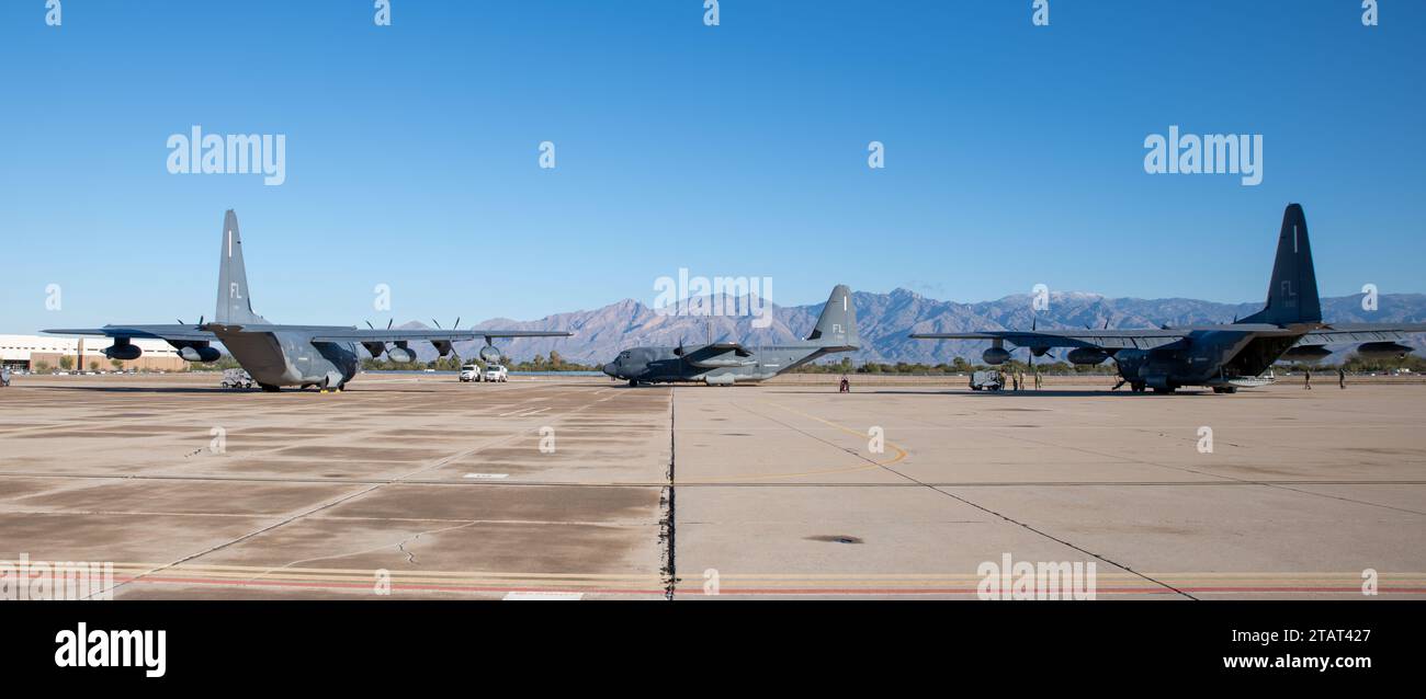 Un taxi aereo del 920th Rescue Wing HC-130J Combat King II sulla linea ...