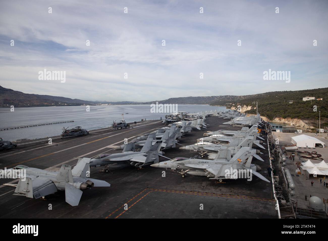 La più grande portaerei del mondo, la USS Gerald R. Ford (CVN 78 ...