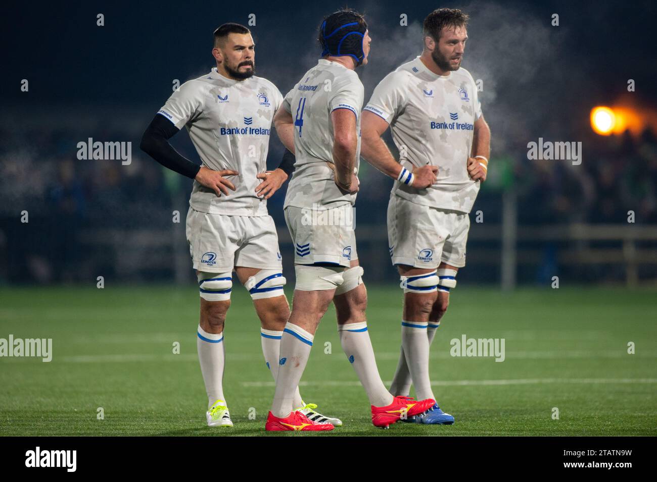 Galway, Irlanda. 3 dicembre 2023. Max Deegan del Leinster, Ryan Baird del Leinster e Jason Jenkins del Leinster durante il round 7 dello United Rugby Championship tra Connacht Rugby e Leinster Rugby al campo sportivo di Galway, Irlanda, il 2 dicembre 2023 (foto di Andrew SURMA/ Credit: SIPA USA/Alamy Live News Foto Stock