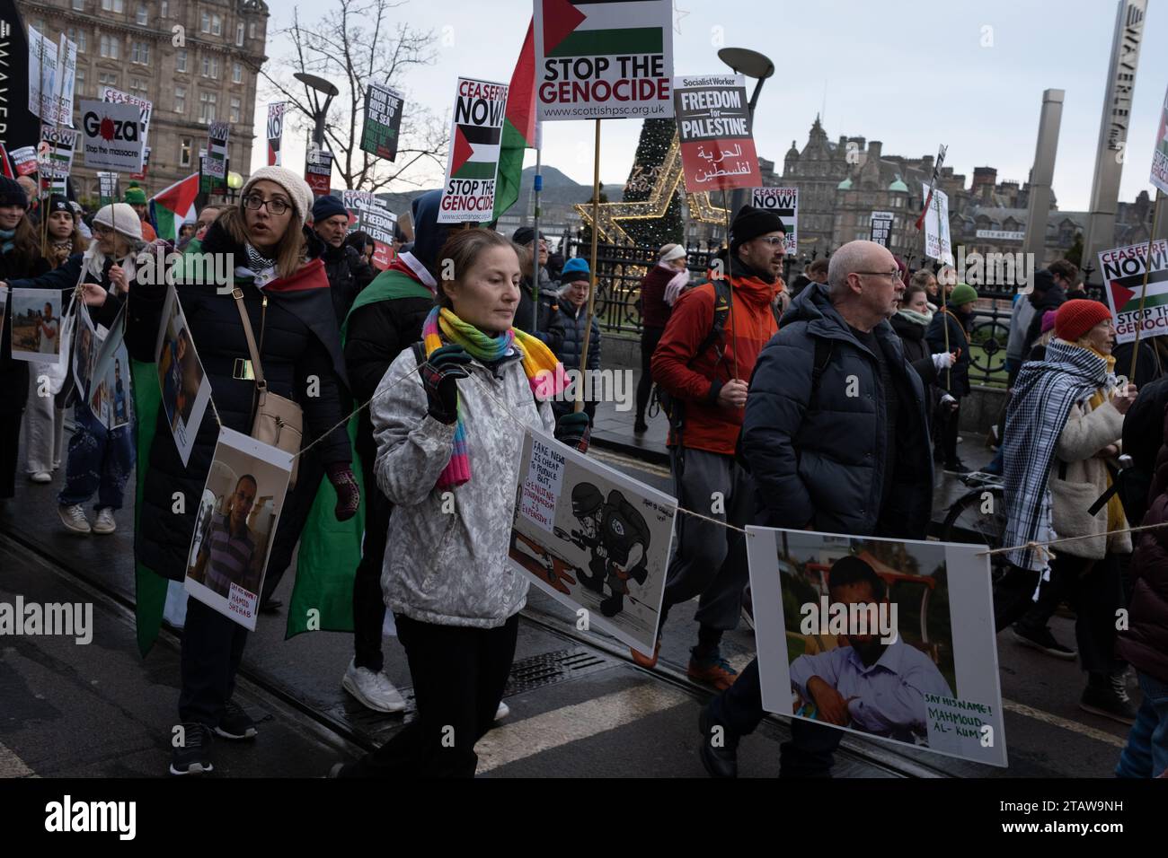 marzo «cessate il fuoco ora» a sostegno di Gaza e della Palestina in tempo di guerra con Israele, a Edimburgo, in Scozia, il 2 dicembre 2023. Foto Stock