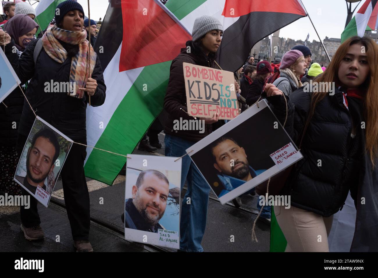 marzo «cessate il fuoco ora» a sostegno di Gaza e della Palestina in tempo di guerra con Israele, a Edimburgo, in Scozia, il 2 dicembre 2023. Foto Stock