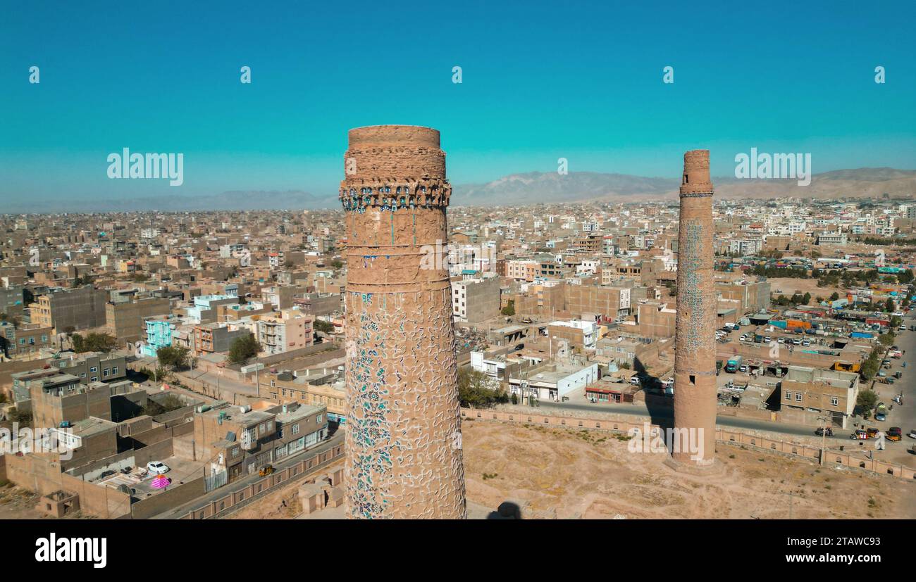 Vista aerea della città di Herat, del complesso di Musalla, dei cinque minareti di Musallah di Herat, della Cittadella di Herat, di Qala Iktyaruddin. Foto Stock