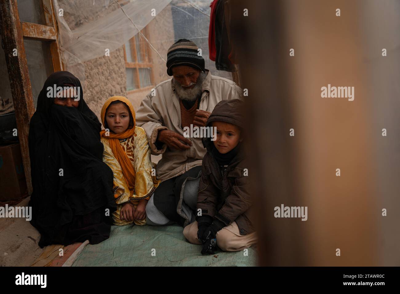 Rifugiati famiglie afghane bisognose di assistenza | famiglie bisognose | povertà nel mondo | fame nel mondo Foto Stock