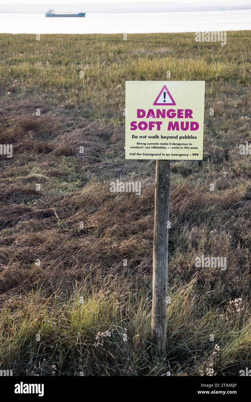 Pericolo, segnale di fango morbido sul litorale a Portishead, Inghilterra, Regno Unito Foto Stock