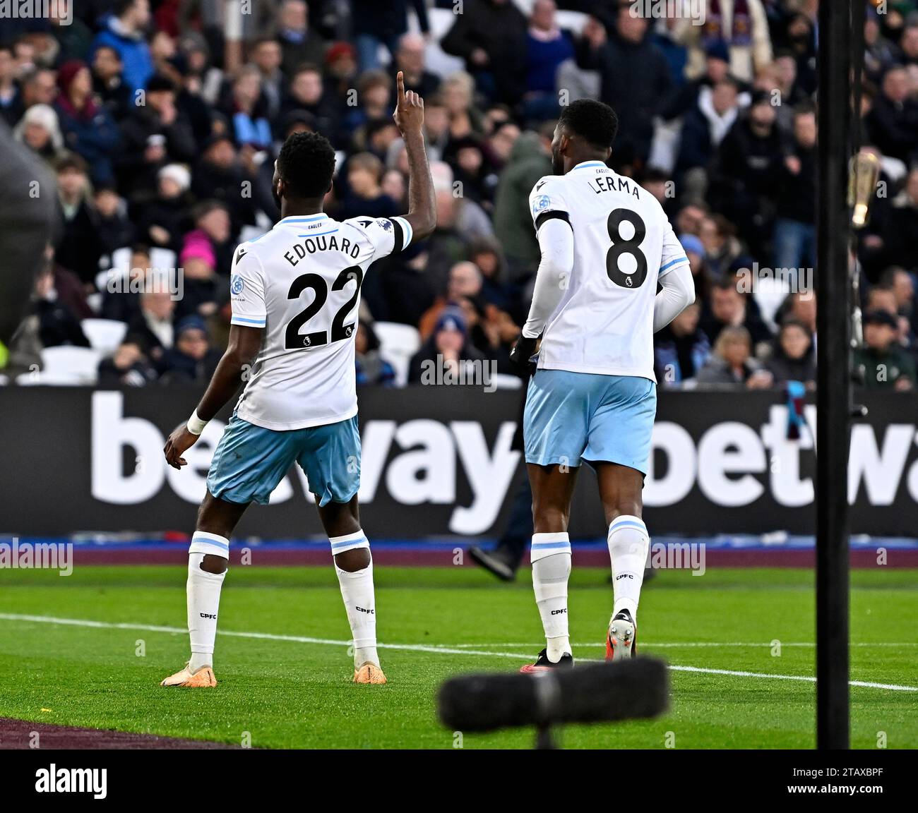 Londra, Regno Unito. 3 dicembre 2023. OBIETTIVO. Odsonne Édouard (Crystal Palace, 22) celebra il primo gol del Crystal Palace durante la partita di Premier League tra West Ham e Crystal Palace allo Stadio di Londra, Stratford. Crediti: MARTIN DALTON/Alamy Live News Foto Stock