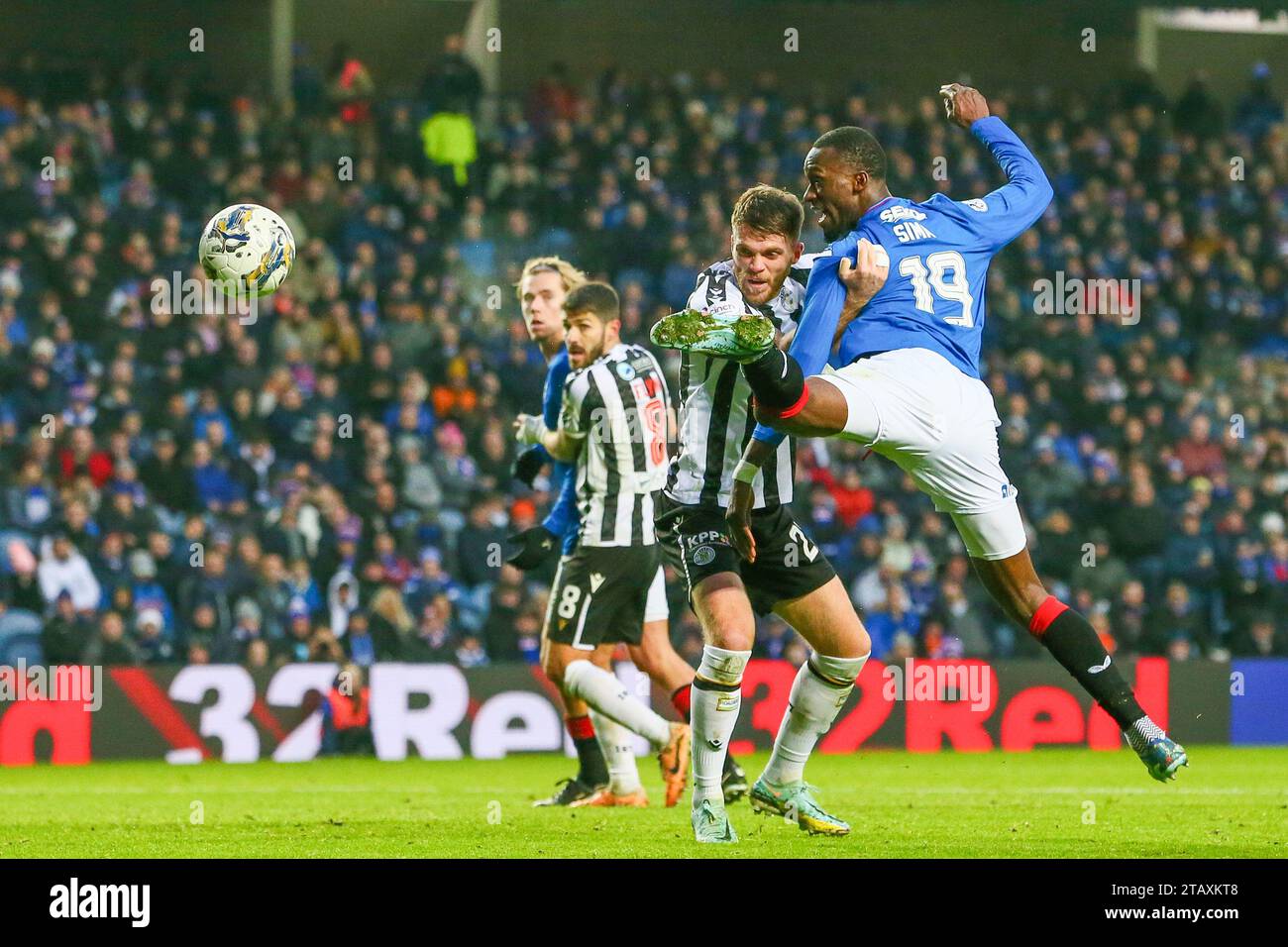 3 dicembre 23. Glasgow, Regno Unito. I Rangers giocarono il St Mirren all'Ibrox Stadium di Glasgow, Scozia, nel Regno Unito nella prima delle tre partite della Scottish Premiership League nei successivi 7 giorni. (Altri cuori e Dundee). Crediti: Findlay/Alamy Live News Foto Stock