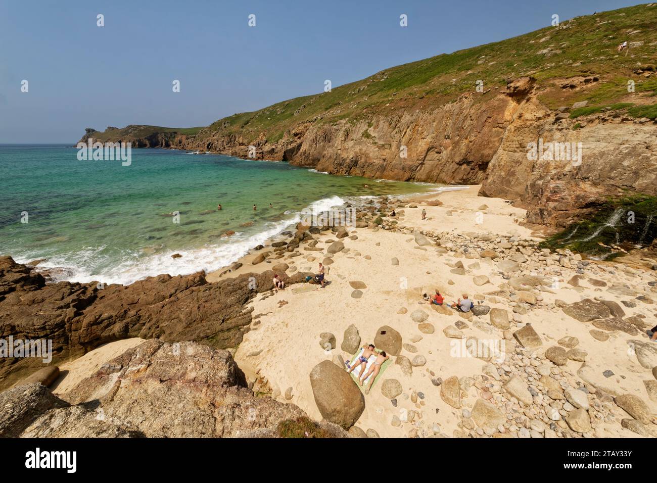 Nanjizal Beach o Mill Bay Below Bossitow Cliffs, Near Land’s End, Cornwall, UK, giugno 2023. Foto Stock