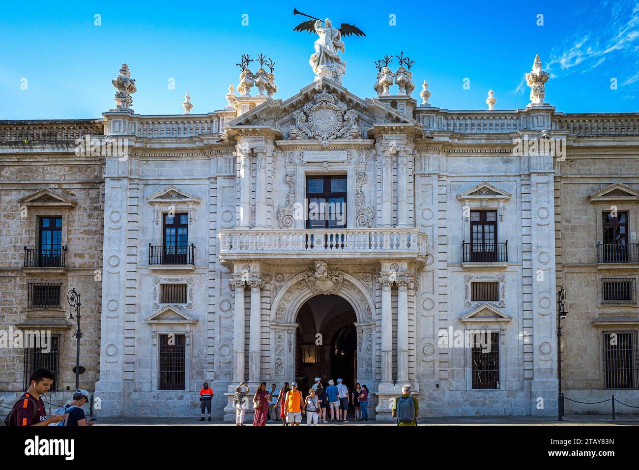 La Royal Tobacco Factory è un edificio in pietra del XVIII secolo situato a Siviglia in Spagna Foto Stock