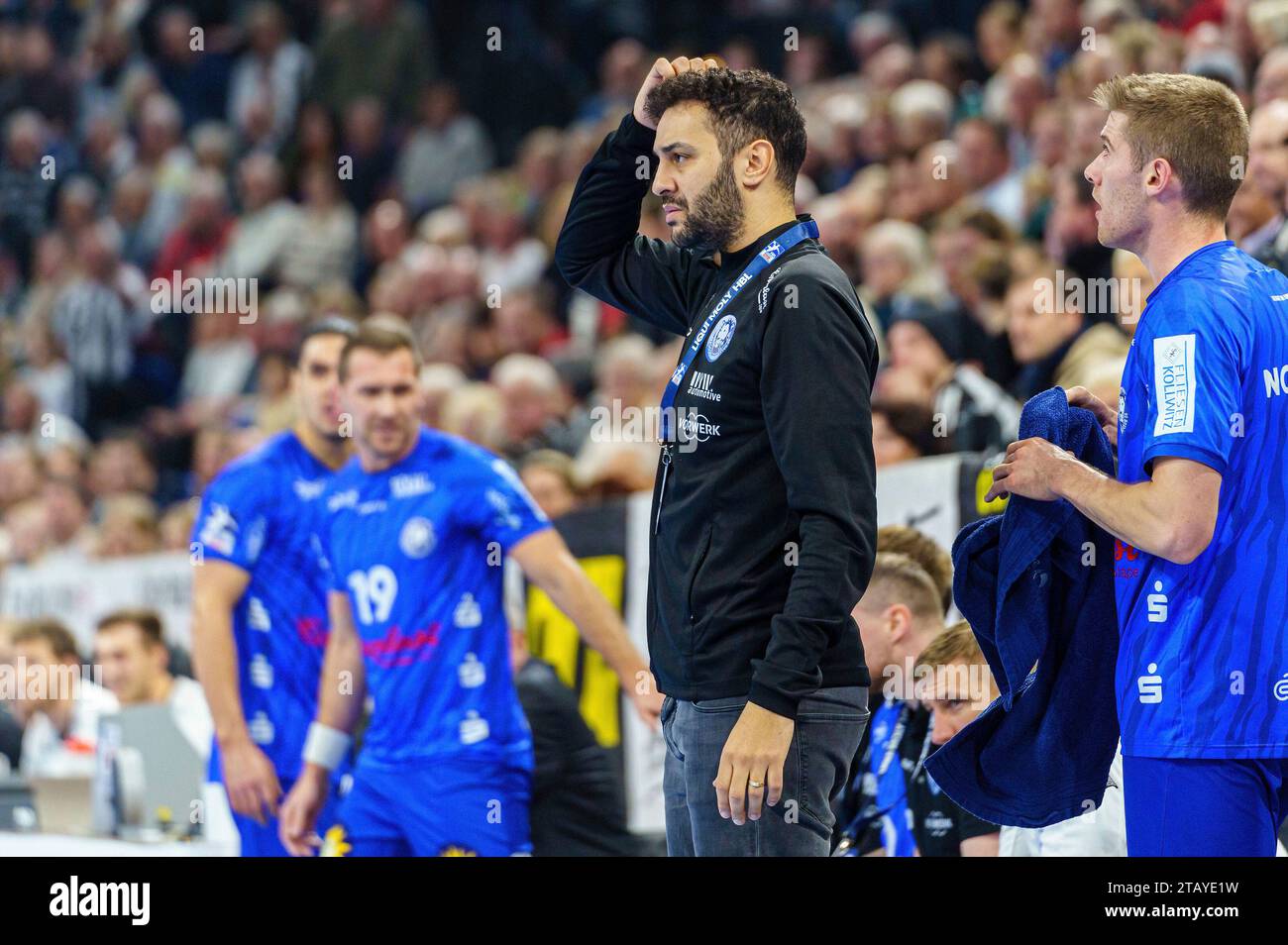 Kiel, Deutschland. 3 dicembre 2023. Jamal Naji (Bergischer HC, allenatore) GER, THW Kiel vs. Bergischer HC, Handball, Bundesliga, Spieltag 15, Saison 2023/2024, 02.12.2023 foto: Eibner-Pressefoto/Marcel von Fehrn credito: dpa/Alamy Live News Foto Stock